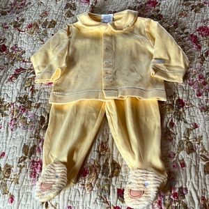 Carters yellow 2 piece set, cotton , snaps, size 6-9 mo $35